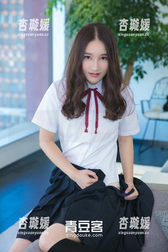 推女神-罗婉莹 推女神 - 罗婉莹的灰丝美图,顺便提醒你:今天别穿袜子了