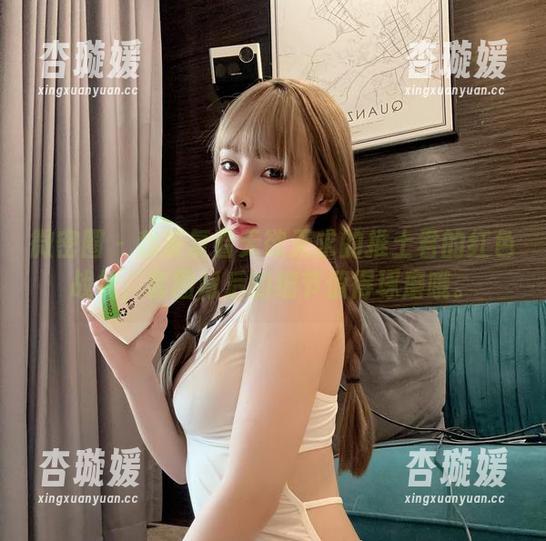 微密圈 - 我反复看无欲无求的推土君的红色战裙，套图背后的细节值得琢磨哦。