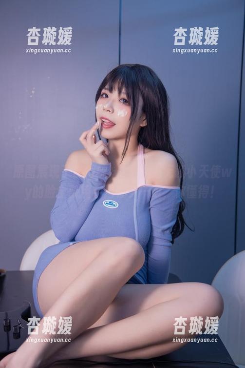 原图展现了吉他妹妹2.0，把无颜小天使wy的脸全部用手挡住了…唔，你懂得！