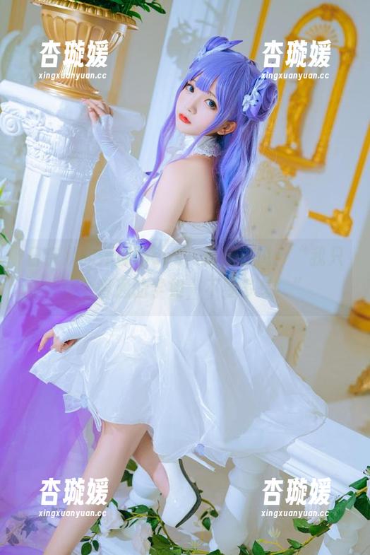 日奈娇 日奈娇的体操服cos,像是在说:“我只是个普通的学姐,不要多想!”