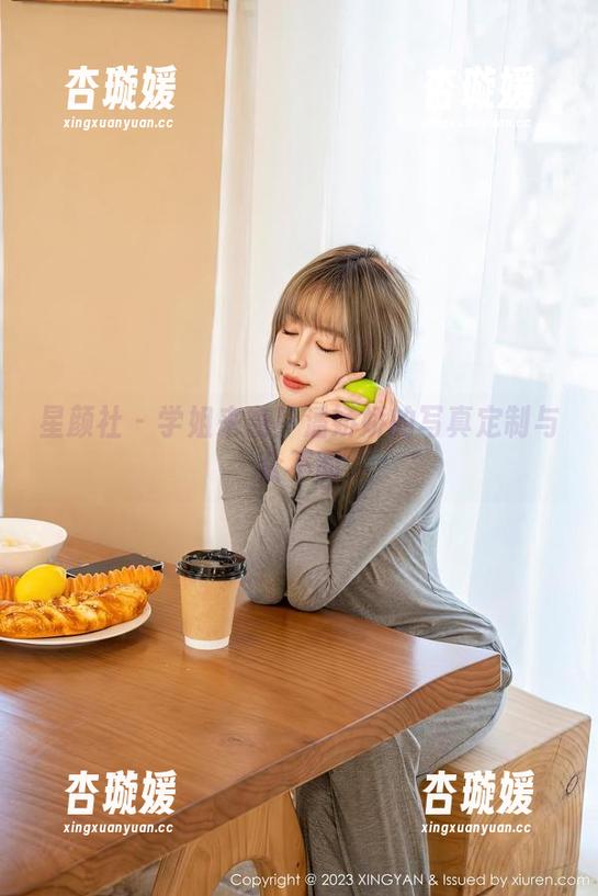 星颜社 - 学姐来袭！潘娇娇的写真定制与众不同