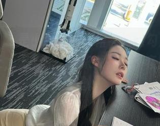 微密圈 – 是小逗逗的短裙，是能勾起回忆的春天，无圣光，看来我掉进了套图的陷阱里。