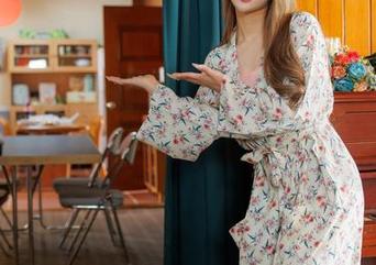 运动的节奏里，普美(bomi)的美图和套图画卷悄然展开。