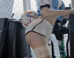 微密圈 – 果儿Victoria的魅惑之旅：性感黑丝套装作品集，分享给你们这些好奇的眼睛！