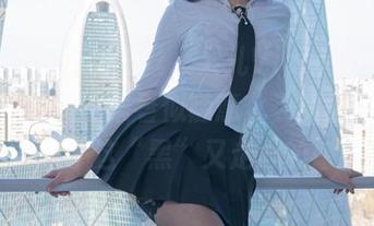 微密圈 – 酒店黑丝，果儿Victoria又出新招！最新图集看似随意，其实暗藏玄机……为了这“黑”又走心的感觉。
