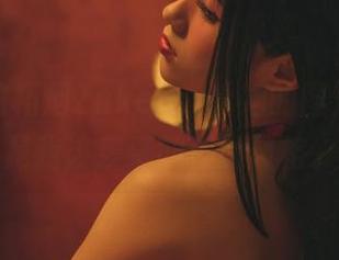 婚纱上的柘烟Zuken：看她的图片，真不是我该羡慕的那种风格。