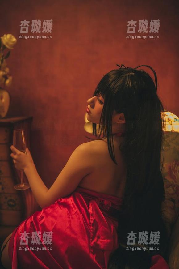 婚纱上的柘烟Zuken：看她的图片，真不是我该羡慕的那种风格。