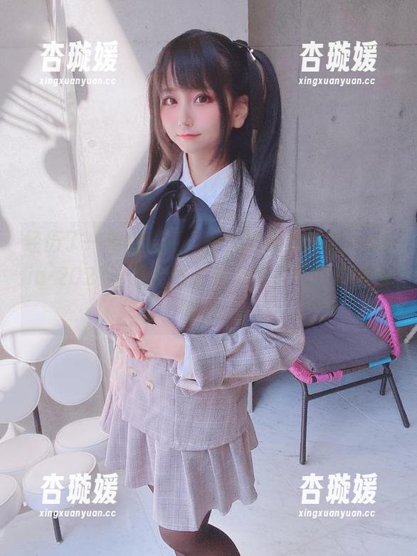 经历了一年的催更，柳丸的最新作品Fantia-2021合集上线，快拿好你的围巾准备围观！