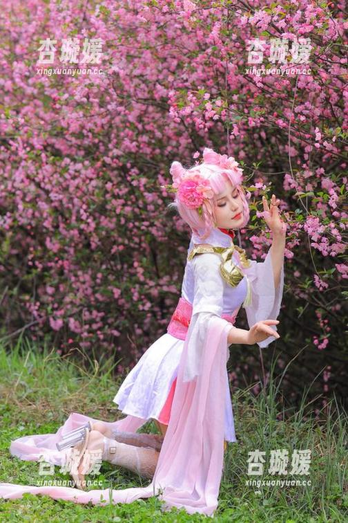 桃暖酱 精选展现:桃暖酱的女仆造型,隐约流露一丝叛逆吗?