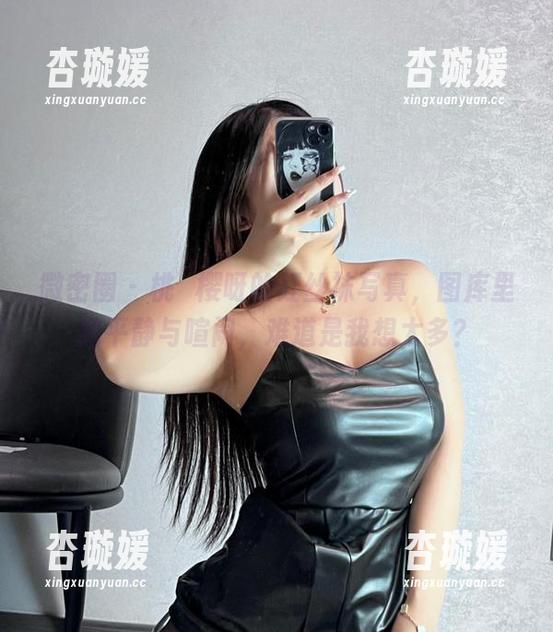微密圈 - 桃沢樱呀的红丝袜写真，图库里的平静与喧闹，难道是我想太多？