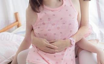 森萝财团 – 新的乃乃子套图来袭，银幕上的007变成了高叉白丝的性感幻影！