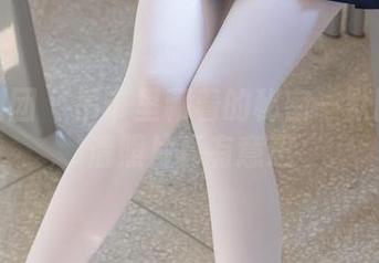 森萝财团 – 吊带里藏着的秘密—默陌的高清照片真有意思