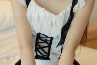 模范学院 – 小奶瓶呜呜和她的校服图册，心里又是一百万个问号