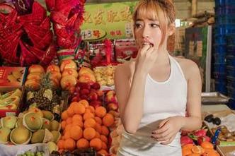 爱丝 – 汪洋大海与索菲泳装的结合，图库里我还可以多想想！