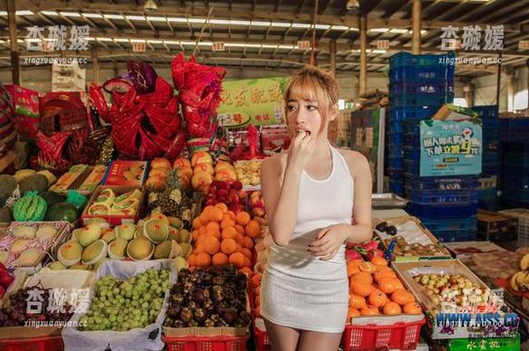爱丝 - 汪洋大海与索菲泳装的结合，图库里我还可以多想想！