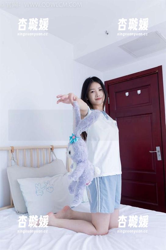 物恋传媒 - 浴缸里的纱纱全套瞬间：水滴与肌肤的相遇