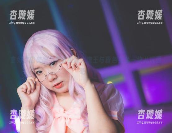 拿好你的美图，跟着甜糖大魔王与粉色兔兔一块儿玩耍吧！
