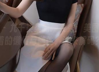 秀人网 – 九千柒柒的睡衣秀：美图集里藏着的懒惰与随性，谁来解码？