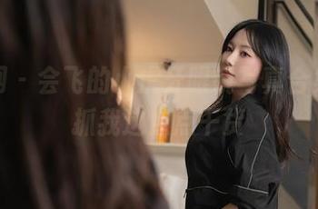 秀人网 – 会飞的小虎牙眼镜写真合集，来抓我这点点干货
