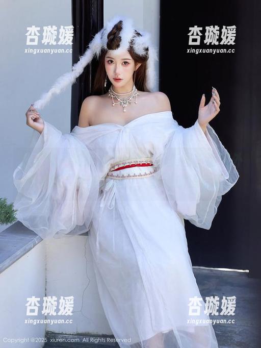秀人网 - 加朵babe的最新美图，清纯外表下的“暗潮汹涌”，我说的没错吧？