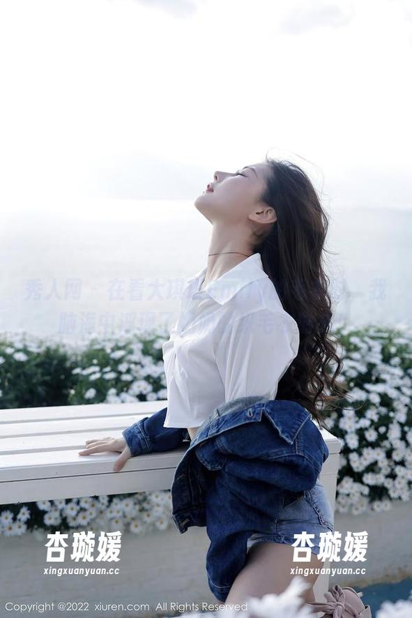 秀人网 - 在看大琪琪Emily的毛衣时，我脑海中浮现了奶奶的织毛衣时光！
