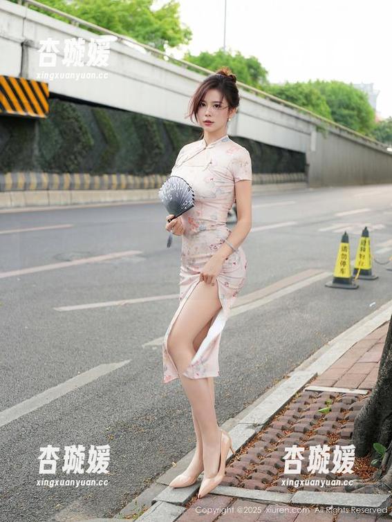 秀人网 - 小心，安然Maleah眼镜福利图包，可能让你沉迷贴心深渊。
