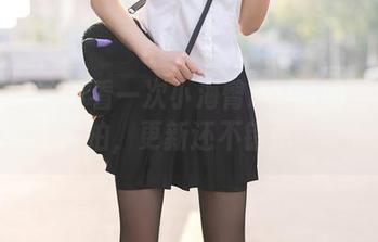 秀人网 – 再看一次小海臀Rena的三亚旅拍，更新还不错吧