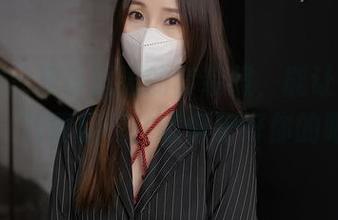 秀人网 – 是小逗逗的套装照，能让你琢磨很久，下载后请注意保护好你的眼睛。