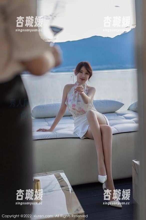 秀人网 - 潘娇娇穿职业装的最佳瞬间，让你怀疑自己选错了衣服！快去下载
