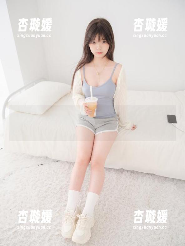 紧急企划 - 高清套图：龙崎聆音和她的高跟鞋——别问，问就是美！