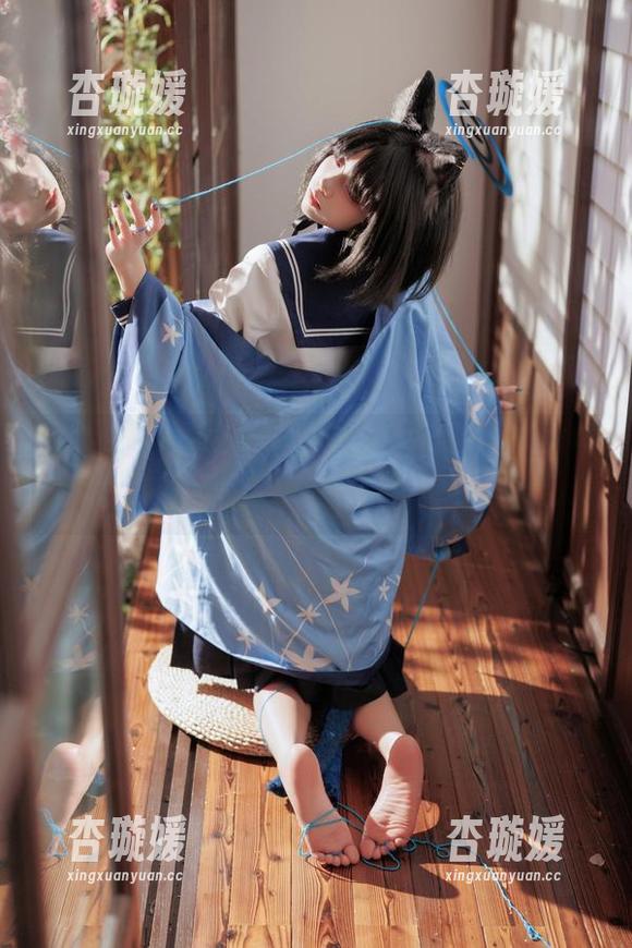 眼镜与纸悦Etsu_ko的亲密写照，写真中藏着小心思！
