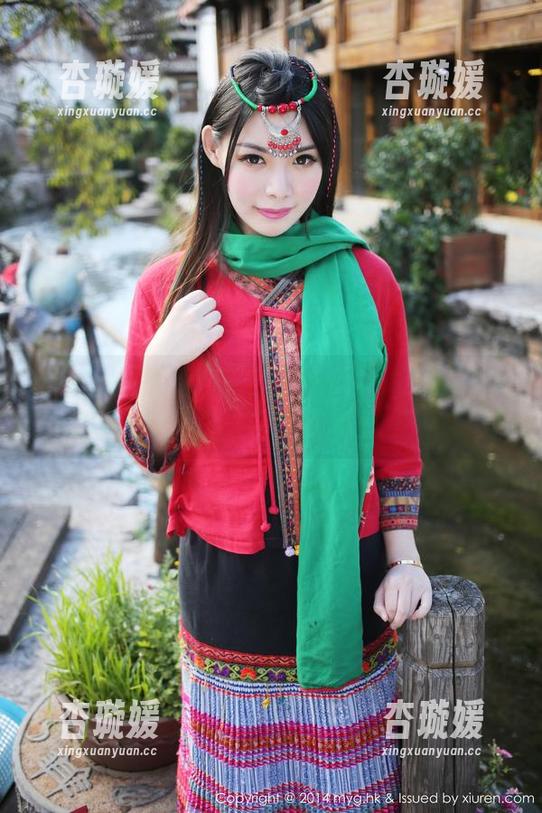 美媛馆 - 这不公平！杨晓青儿的美脚和免费图包，你值得拥有！