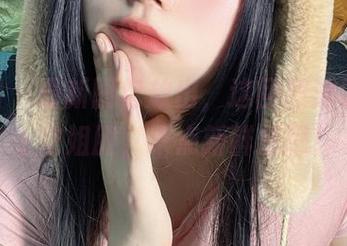 微密圈 – 最新图包放出，这回葱油饼er穿上空姐服，来点新鲜感吧！