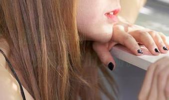 蜜桃社 – 推开这扇门，许思铭的礼服里满是无圣光的灵动。