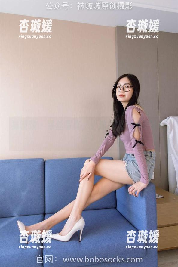 袜啵啵-小沫 袜啵啵 - 黑丝写真,小沫用双腿讲述了些啥?