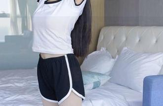 袜啵啵 – 甜甜圈的女友最新写真集，潜意识里的“爱恋”，或者只是一份淘气的甜蜜？
