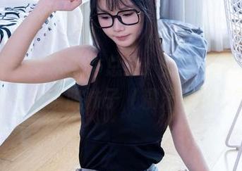 袜啵啵 – 岁末工作总结：对联迎新春，伍角的一边半脱袜子（糯米写真原图）