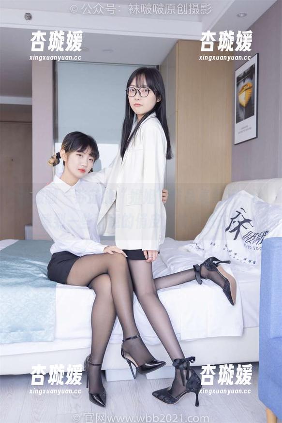 袜啵啵 - 苏苏的“姐姐”作品集更新，让人感到一些蓄意的俏皮，快戳进去吧。