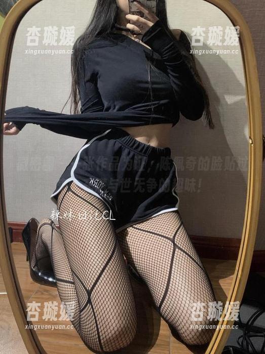 微密圈 - 一张作品为证，陈佩奇的脸贴过来，充满与世无争的趣味！