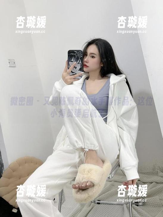 陈佩奇 微密圈 - 又见陈佩奇的水手服作品:这位小海员要启航了!