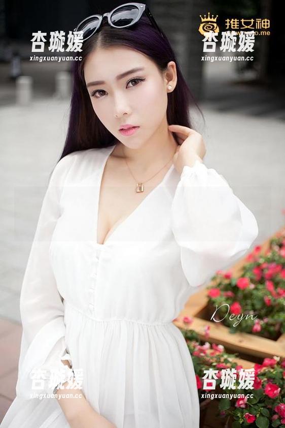 青豆客 - 这张图片里的汪佩妮Penny，连衣裙的大胆让人摸不着头脑…