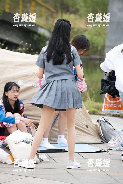 魔镜街拍 魔镜街拍的牛仔热裤美女们,这更新的力度让我有点吃惊!