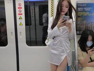 魔镜街拍：各位街拍迷，来欣赏这白丝吊带袜的图集吧！