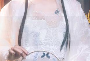 黑色西里里里的鹿八岁baby，原图出来后我都想做一整个主题壁纸了！