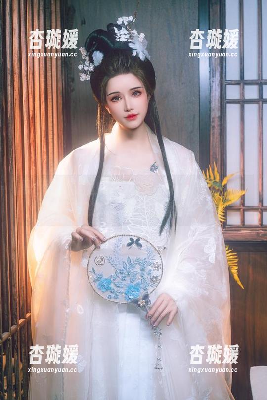 鹿八岁baby 黑色西里里里的鹿八岁baby,原图出来后我都想做一整个主题壁纸了!