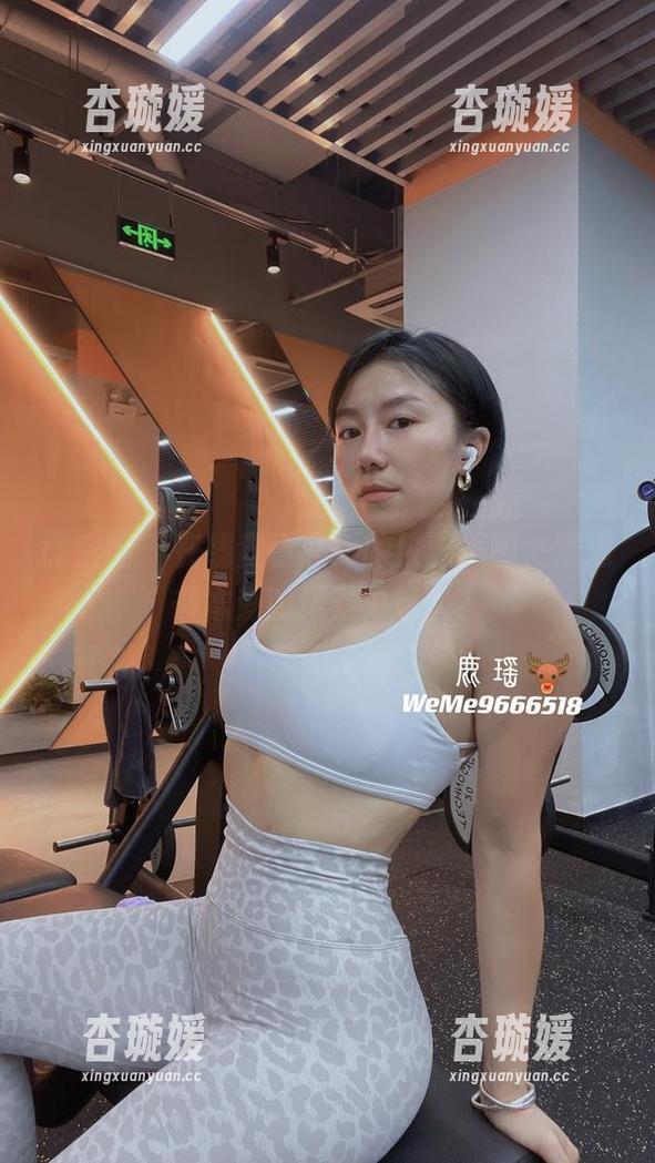 微密圈 - 在线查看鹿瑶的校园美图，难道书本旁的风景更迷人？